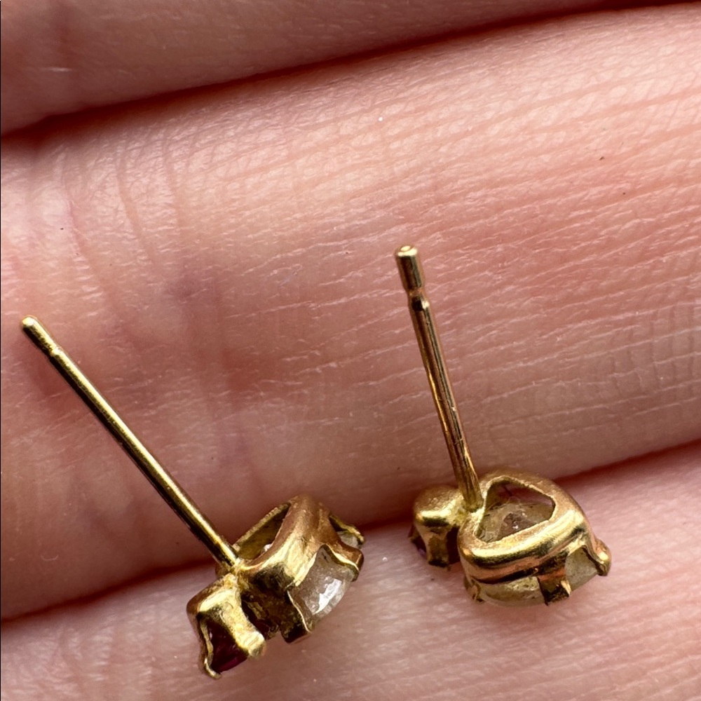 10KT Gold Heart Earrings - Picture 4 of 6